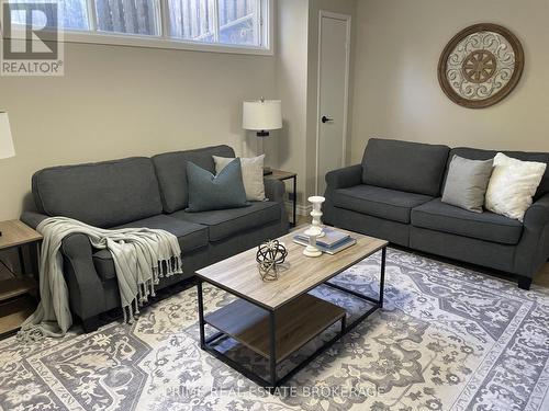 35 Waterman Avenue, London South (South R), ON - Indoor Photo Showing Living Room