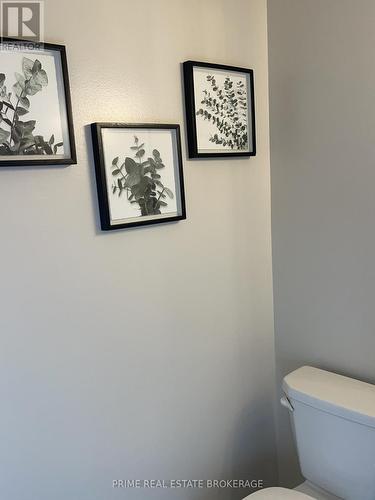 35 Waterman Avenue, London South (South R), ON - Indoor Photo Showing Bathroom