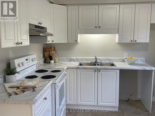 35 Waterman Avenue, London South (South R), ON - Indoor Photo Showing Kitchen With Double Sink