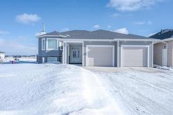65 Edgewood Street  Steinbach, MB R5G 0Y6