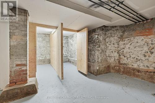 4 - 231 Park Street N, Hamilton, ON - Indoor