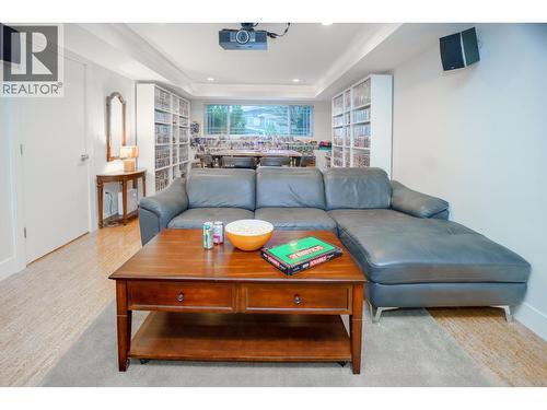 1096 Glade Court, Port Coquitlam, BC - Indoor Photo Showing Living Room
