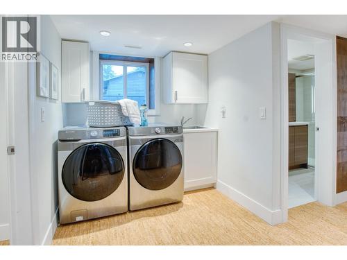 1096 Glade Court, Port Coquitlam, BC - Indoor Photo Showing Laundry Room