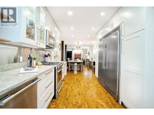 1096 Glade Court, Port Coquitlam, BC - Indoor Photo Showing Kitchen With Stainless Steel Kitchen With Upgraded Kitchen