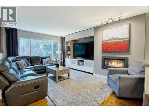 1096 Glade Court, Port Coquitlam, BC - Indoor Photo Showing Living Room With Fireplace