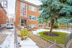 3 - 295 INDIAN GROVE W  Toronto, ON M6P 2H6
