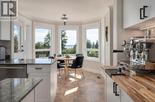 Eating nook in the sun! - 10091 View St, Chemainus, BC - Indoor
