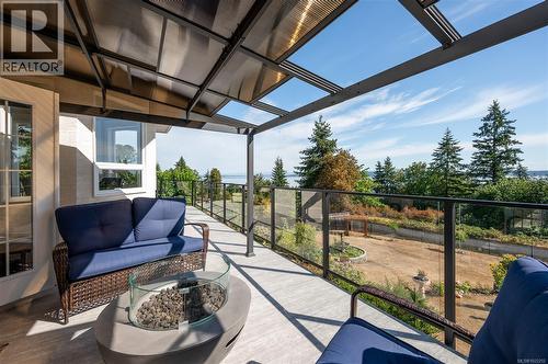 Sheltered from the sun! - 10091 View St, Chemainus, BC - Outdoor With Exterior