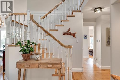 Hardwood floors and dramatic design - 10091 View St, Chemainus, BC - Indoor Photo Showing Other Room