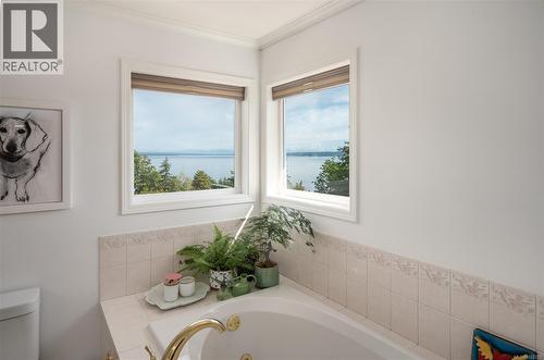 What a view! - 10091 View St, Chemainus, BC - Indoor Photo Showing Bathroom