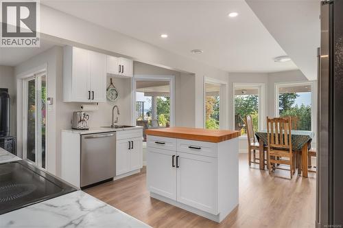 Suite kitchen is absolutely charming - 10091 View St, Chemainus, BC - Indoor Photo Showing Kitchen