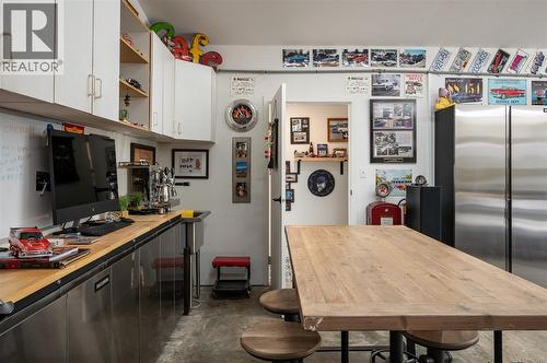 You will love the Shop! Silver Maxim cabinets negotiable. - 10091 View St, Chemainus, BC - Indoor