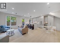 4 3836 W 8TH AVENUE  Vancouver, BC V6R 1Z4