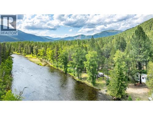 6996 95 Highway, Kingsgate, BC 