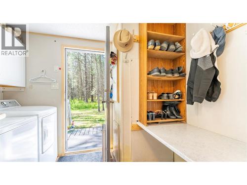 6996 95 Highway, Kingsgate, BC 