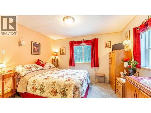 6996 95 Highway, Kingsgate, BC 