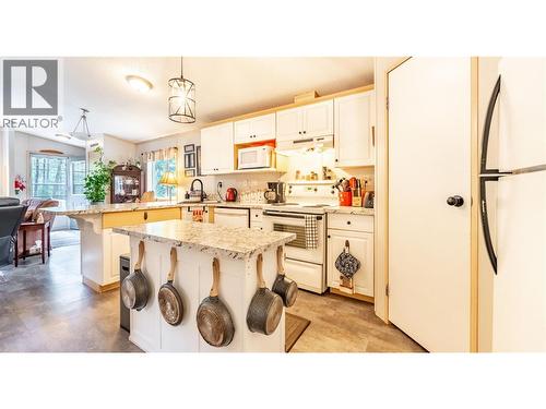 6996 95 Highway, Kingsgate, BC 