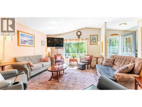 6996 95 Highway, Kingsgate, BC 