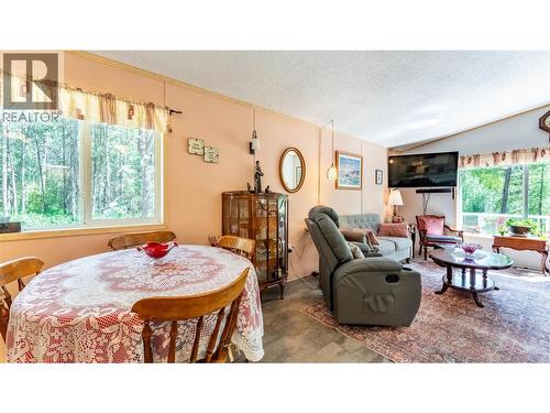 6996 95 Highway, Kingsgate, BC 