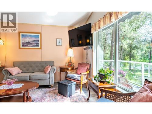 6996 95 Highway, Kingsgate, BC 