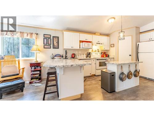 6996 95 Highway, Kingsgate, BC 