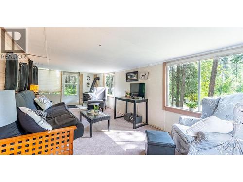 6996 95 Highway, Kingsgate, BC 