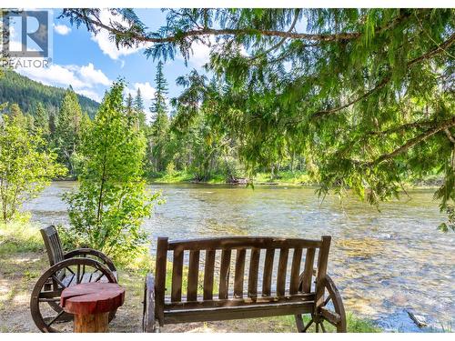 6996 95 Highway, Kingsgate, BC 