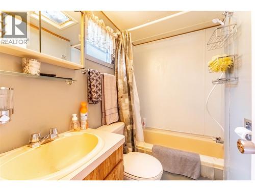 6996 95 Highway, Kingsgate, BC 