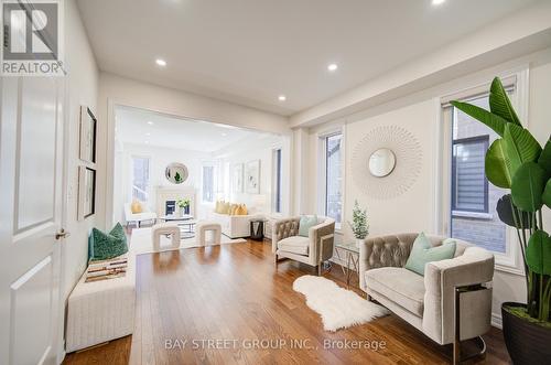 87 Mccague Avenue, Richmond Hill, ON - Indoor Photo Showing Living Room