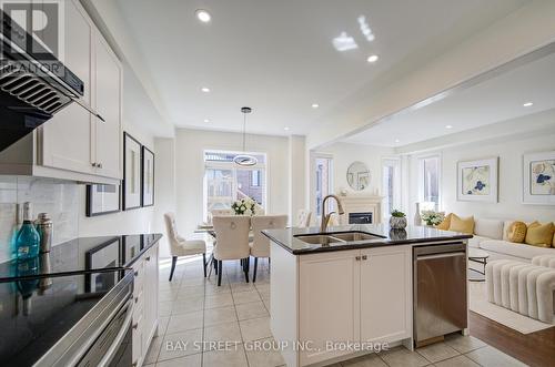 87 Mccague Avenue, Richmond Hill, ON - Indoor Photo Showing Kitchen With Double Sink With Upgraded Kitchen