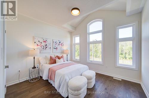 87 Mccague Avenue, Richmond Hill, ON - Indoor Photo Showing Bedroom