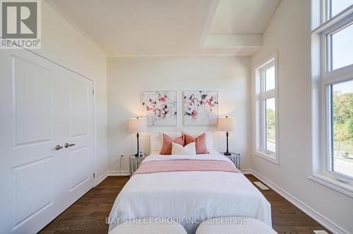 87 Mccague Avenue, Richmond Hill, ON - Indoor Photo Showing Bedroom