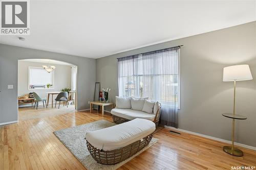 111 Dulmage Crescent, Saskatoon, SK - Indoor Photo Showing Living Room