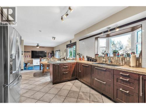 10112 Beavis Place, Summerland, BC - Indoor