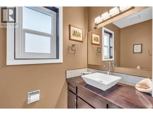 10112 Beavis Place, Summerland, BC - Indoor Photo Showing Bathroom