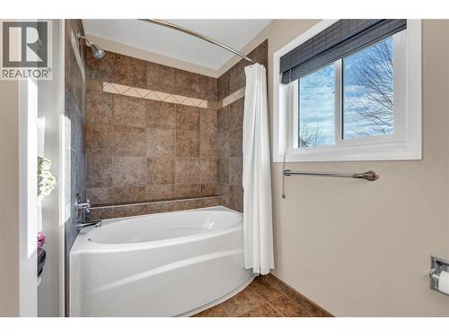 10112 Beavis Place, Summerland, BC - Indoor Photo Showing Bathroom