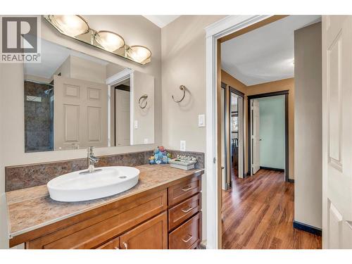 10112 Beavis Place, Summerland, BC - Indoor Photo Showing Bathroom