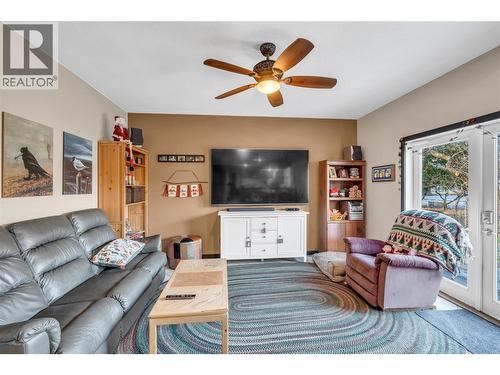 10112 Beavis Place, Summerland, BC - Indoor Photo Showing Living Room