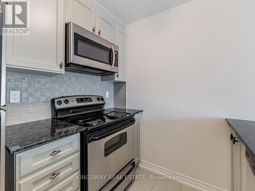 401 - 1421 Costigan Road, Milton, ON - Indoor Photo Showing Kitchen