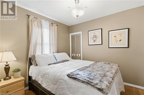 91 East 42Nd Street, Hamilton, ON - Indoor Photo Showing Bedroom
