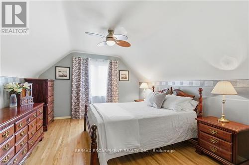 91 East 42Nd Street, Hamilton, ON - Indoor Photo Showing Bedroom