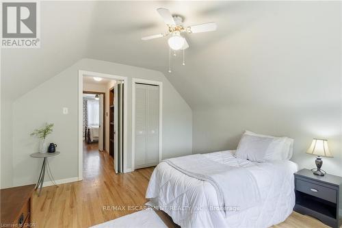 91 East 42Nd Street, Hamilton, ON - Indoor Photo Showing Bedroom