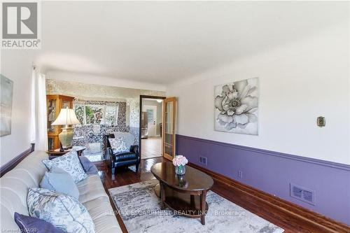 91 East 42Nd Street, Hamilton, ON - Indoor Photo Showing Living Room