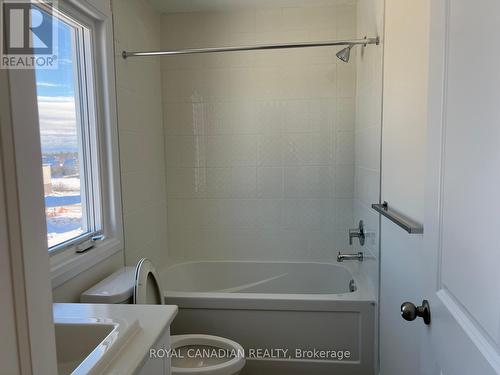 85 Royal Oak Crescent, Loyalist, ON - Indoor Photo Showing Bathroom