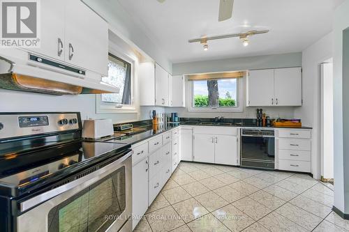 10 Cliffside Crescent, Brockville, ON - Indoor Photo Showing Kitchen