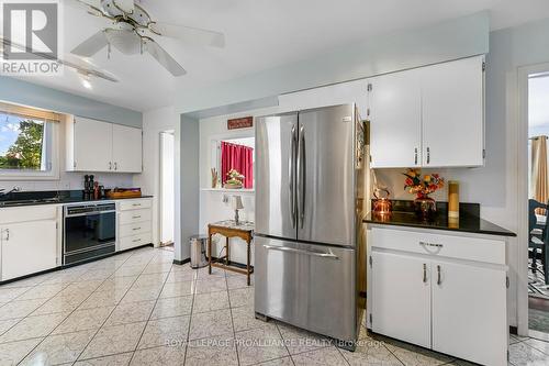 10 Cliffside Crescent, Brockville, ON - Indoor Photo Showing Kitchen
