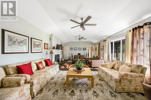 10 Cliffside Crescent, Brockville, ON - Indoor Photo Showing Living Room