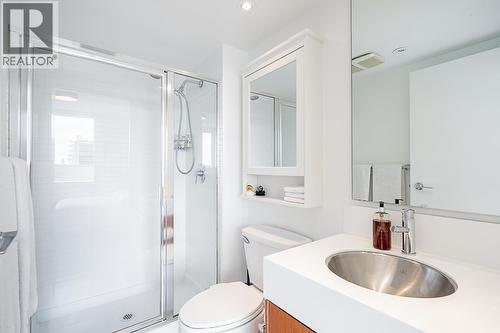 905 328 E 11Th Avenue, Vancouver, BC - Indoor Photo Showing Bathroom