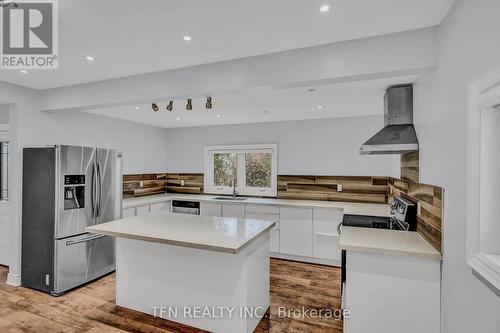 986 Robinson Street, Innisfil, ON - Indoor Photo Showing Kitchen