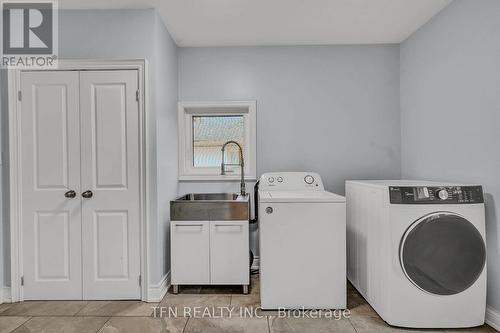 986 Robinson Street, Innisfil, ON - Indoor Photo Showing Laundry Room